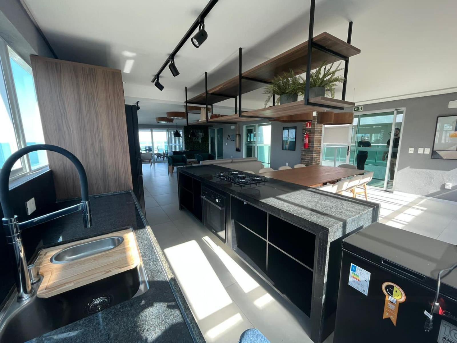 Apartamento Luxuoso Beira-mar Com Sacada Em *