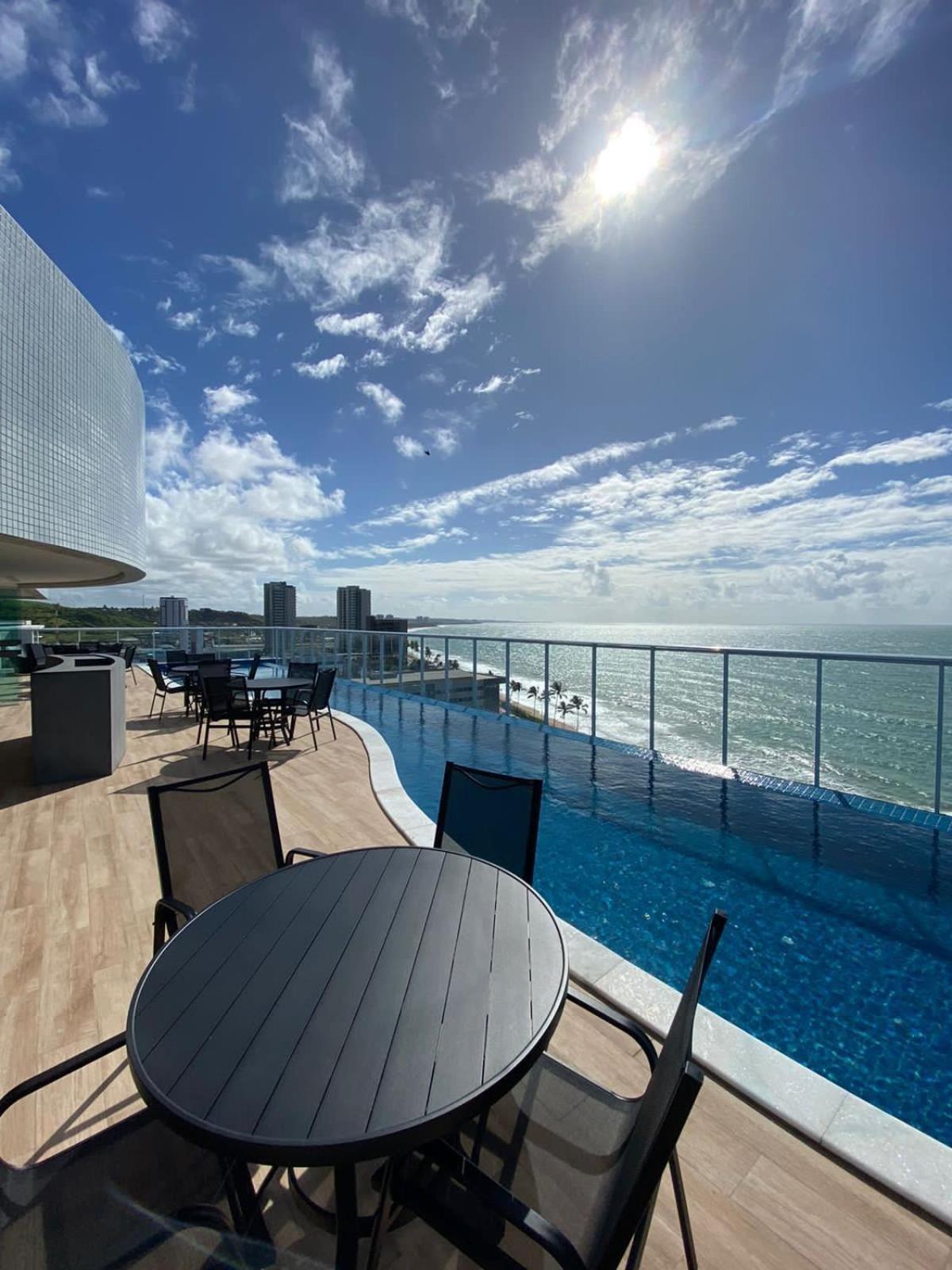 Apartamento Luxuoso Beira-mar Com Sacada Em Maceió